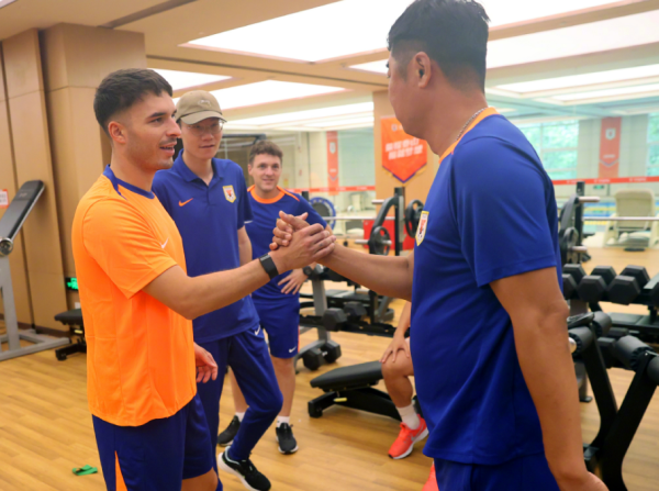 深富策略 泰山队新援合练，首秀时间确定，可能还踢三中卫，上次比赛是5月