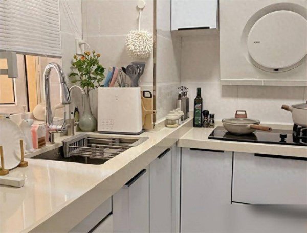 融易盈 27岁深圳姑娘买47㎡破老房，装修完让邻居惊掉下巴！